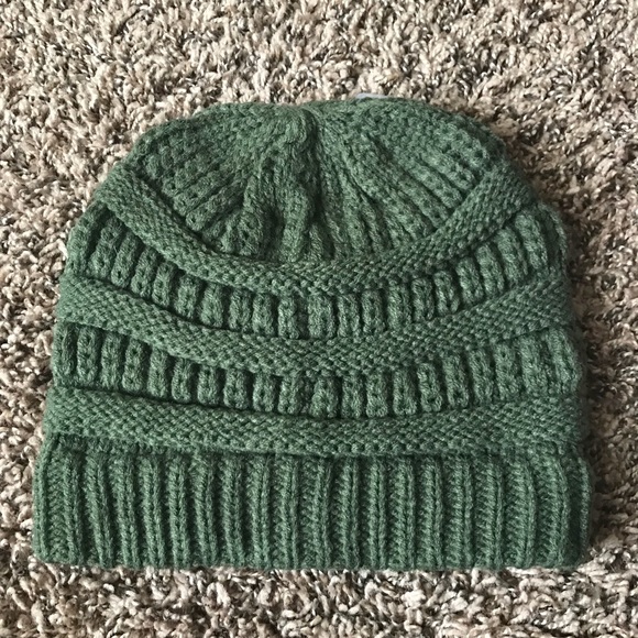 Accessories - Green knit beanie